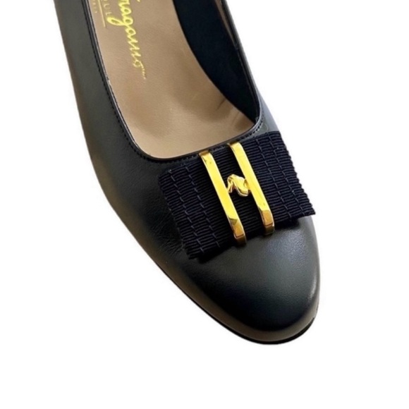 Salvatore Ferragamo Navy Blue Vara Bow Leather Heels Size 8AA - Picture 7 of 10